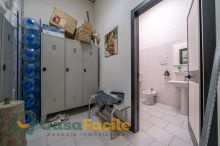 Spogliatoio con bagno
