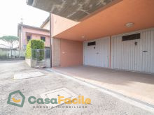 Esterno, garage e portico